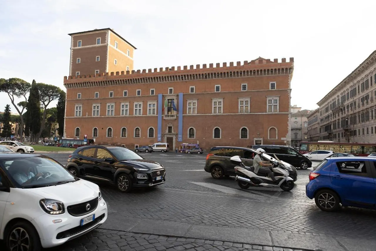 Venezia Square Apartment Rome